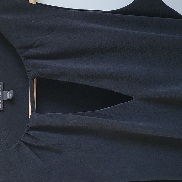 Express Sleeveless blouse - Picture 2 of 3